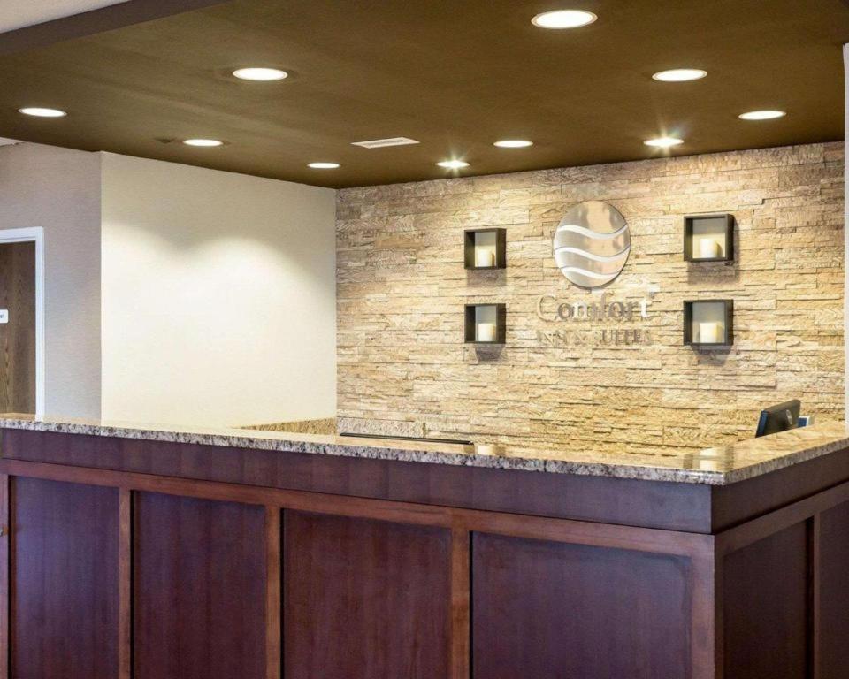 Comfort Inn & Suites Watford City Bagian luar foto
