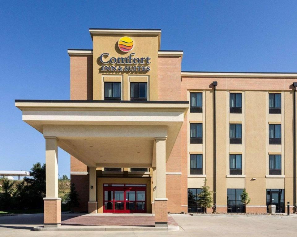 Comfort Inn & Suites Watford City Bagian luar foto