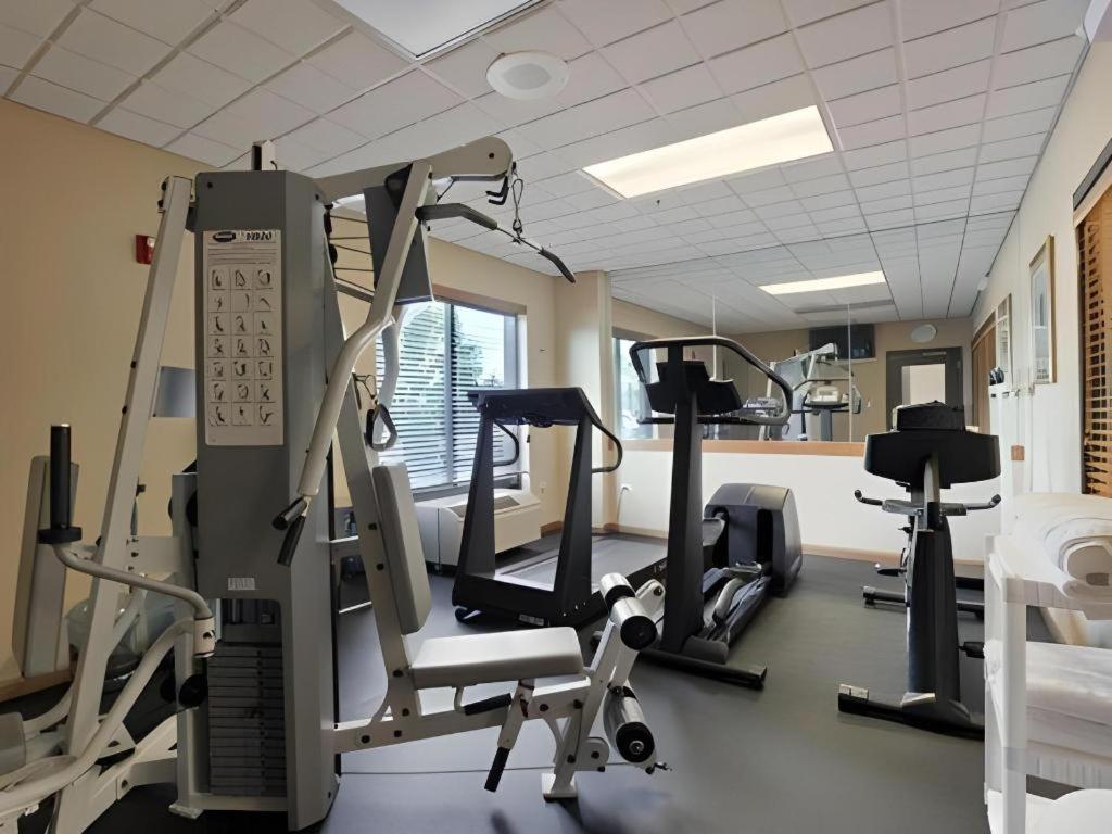 Comfort Inn & Suites Watford City Bagian luar foto