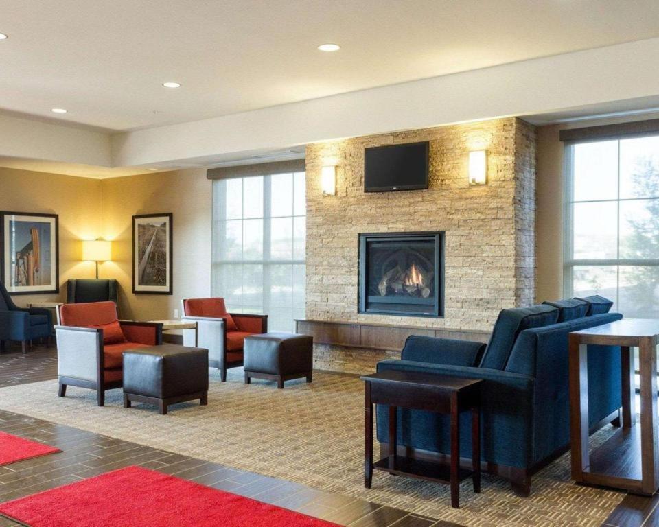 Comfort Inn & Suites Watford City Bagian luar foto