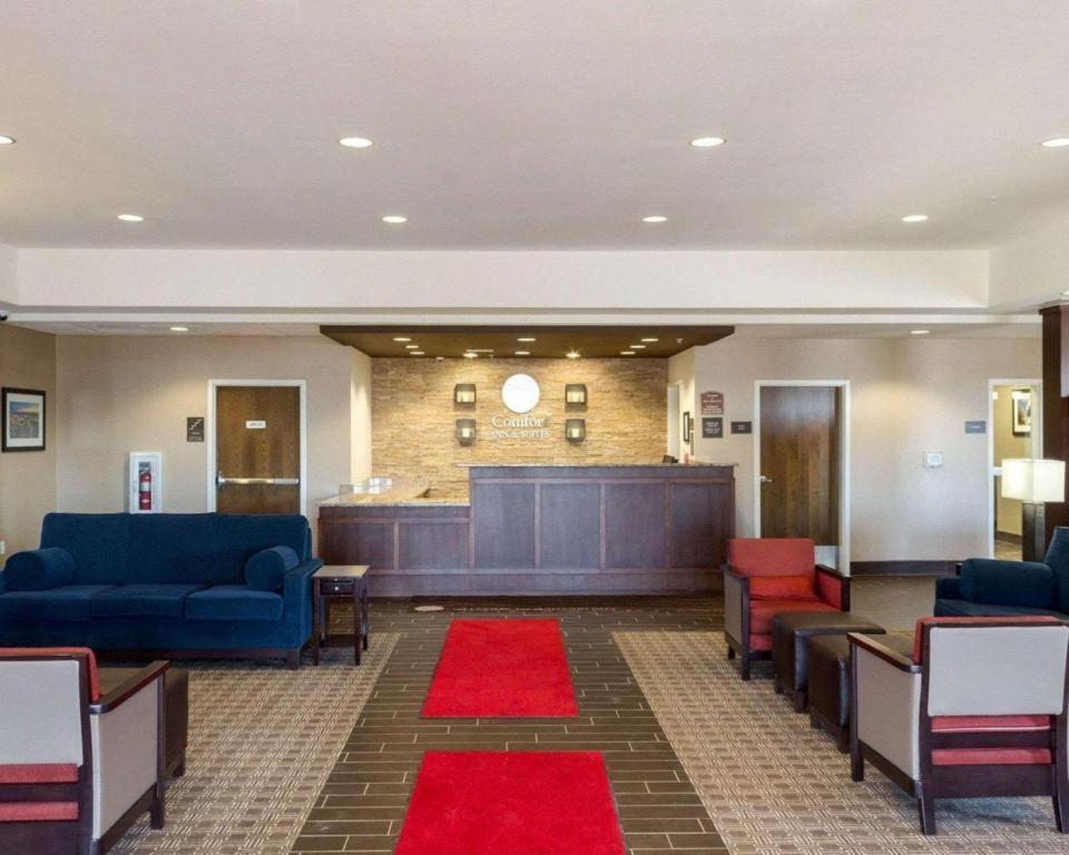 Comfort Inn & Suites Watford City Bagian luar foto